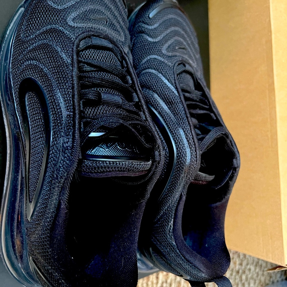Triple Black Nike 720 size 5.5 kids / Women 7